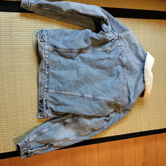 Vintage Levi's Sherpa Lined Denim Jacket - Picture 2 of 5